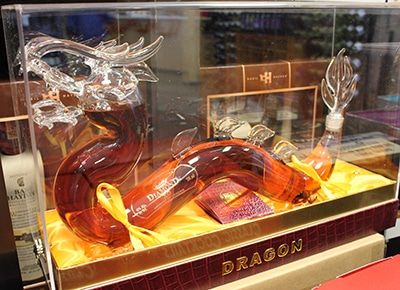 Rượu Cognac hình con rồng của Nga