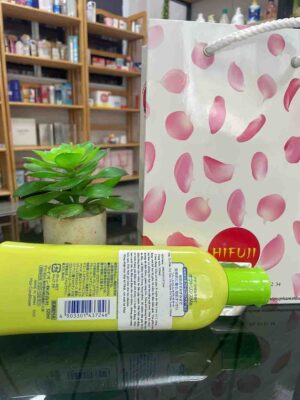 Dầu gội hỗ trợ giảm gàu Lion Nhật Bản
