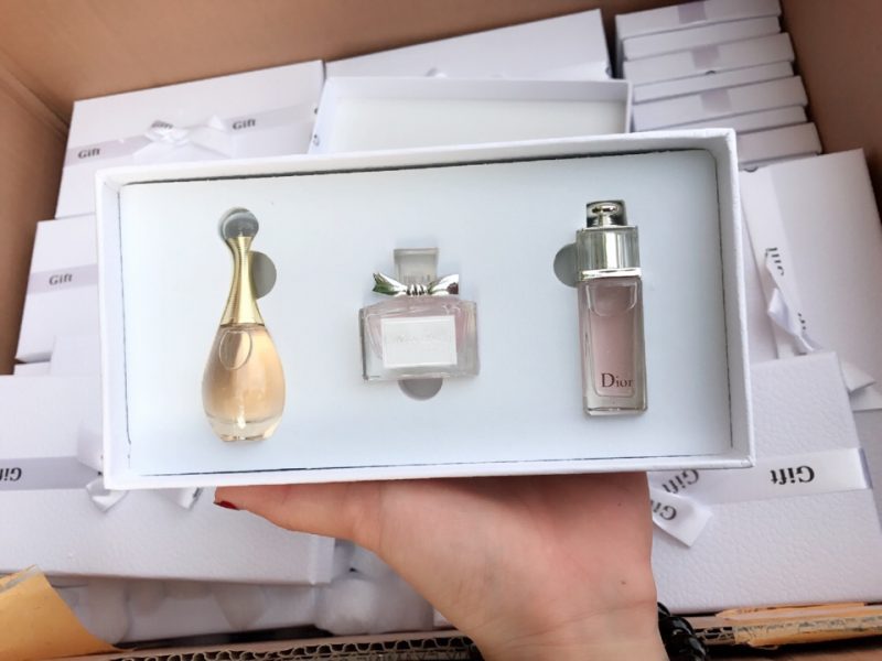 Sét bộ nước hoa Dior 4 chai mini trong hộp trái tim Hồng đầy yêu thươn