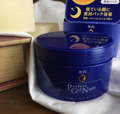 Senka Shiseido Perfect Gel Night Cấp ẩm và cung cấp dưỡng chất giúp da mềm mịn và căng bóng.