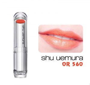 Chất son của Shu Uemura 560 màu cam nhạt Nhật Bản mịn, lỳ và có độ dưỡng tốt.