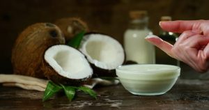 Sử dụng dầu dừa giúp giảm mỡ cổ