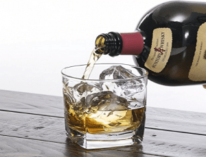 Khi nhắc đến Nhật Bản, người ta không thể nào nghĩ đến những chai Whisky Suntory Old. 