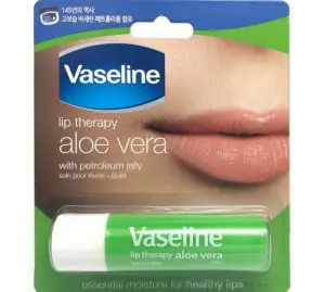Son dưỡng môi Vaseline có tốt không?