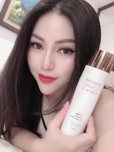 Nước hoa hồng Hydrating Toning Essence có hàng giả không? Phân biệt như thế nào?