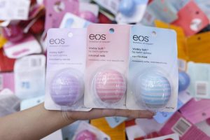 Son dưỡng trứng EOS Evolution Of Smooth Lip có bao nhiêu loại?