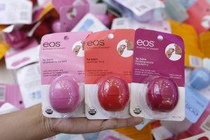 Son dưỡng trứng EOS Evolution Of Smooth Lip có bao nhiêu loại?