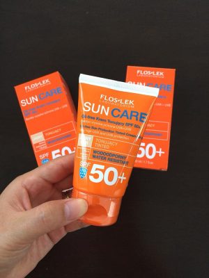 Kem chống nắng kiểm soát nhờn Floslek Sun Protection Tinted Cream SPF 50+ có tốt không?
