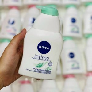 dung dịch vệ sinh Nivea Intimo màu xanh