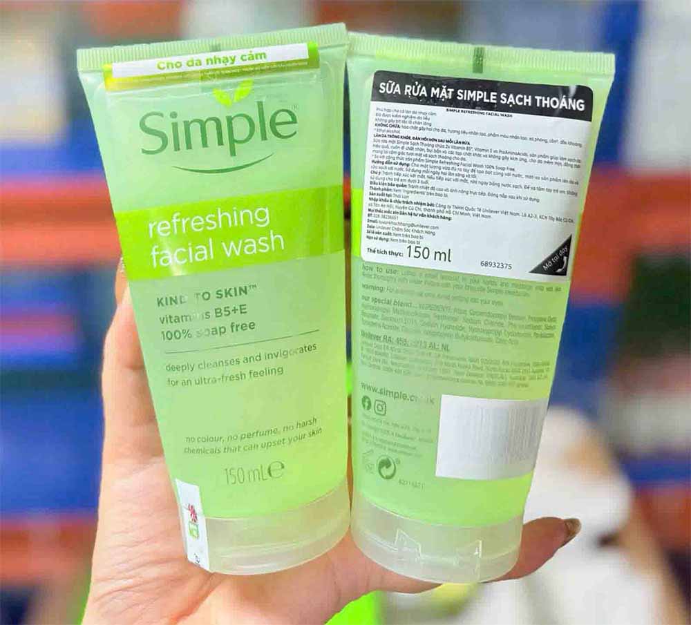 Sữa rửa mặt Simple xanh lá