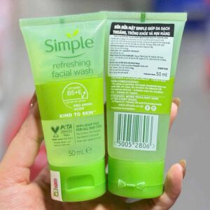 Sữa rửa mặt Simple xanh lá new