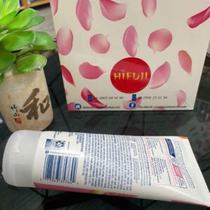 Sữa rửa mặt ST Ives Radiant Skin tẩy da chết Mỹ