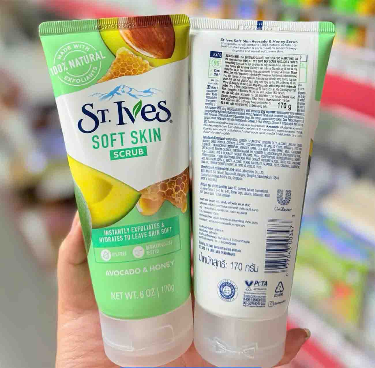 Sữa rửa mặt ST Ives soft skin
