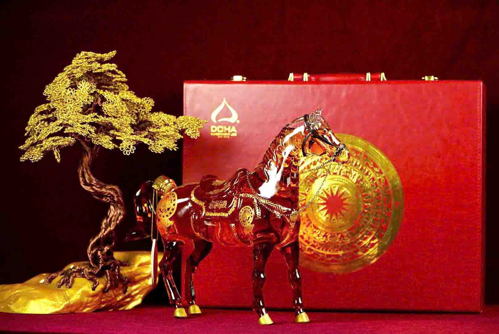 Bình Rượu con ngựa thủy tinh Doha Royal Rich XO 2026 1000ml