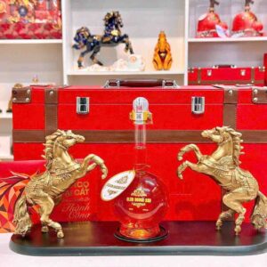 Rượu ngựa đôi song mã kim loại Club House XXII 2026