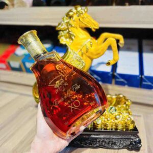 chai rượu hình con ngựa Phú Quý Brandy Comte De La Feres XO