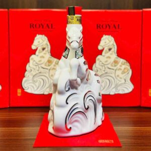 Bình rượu con ngựa Suntory Whisky Royal Nhật Bản 2026 600ml