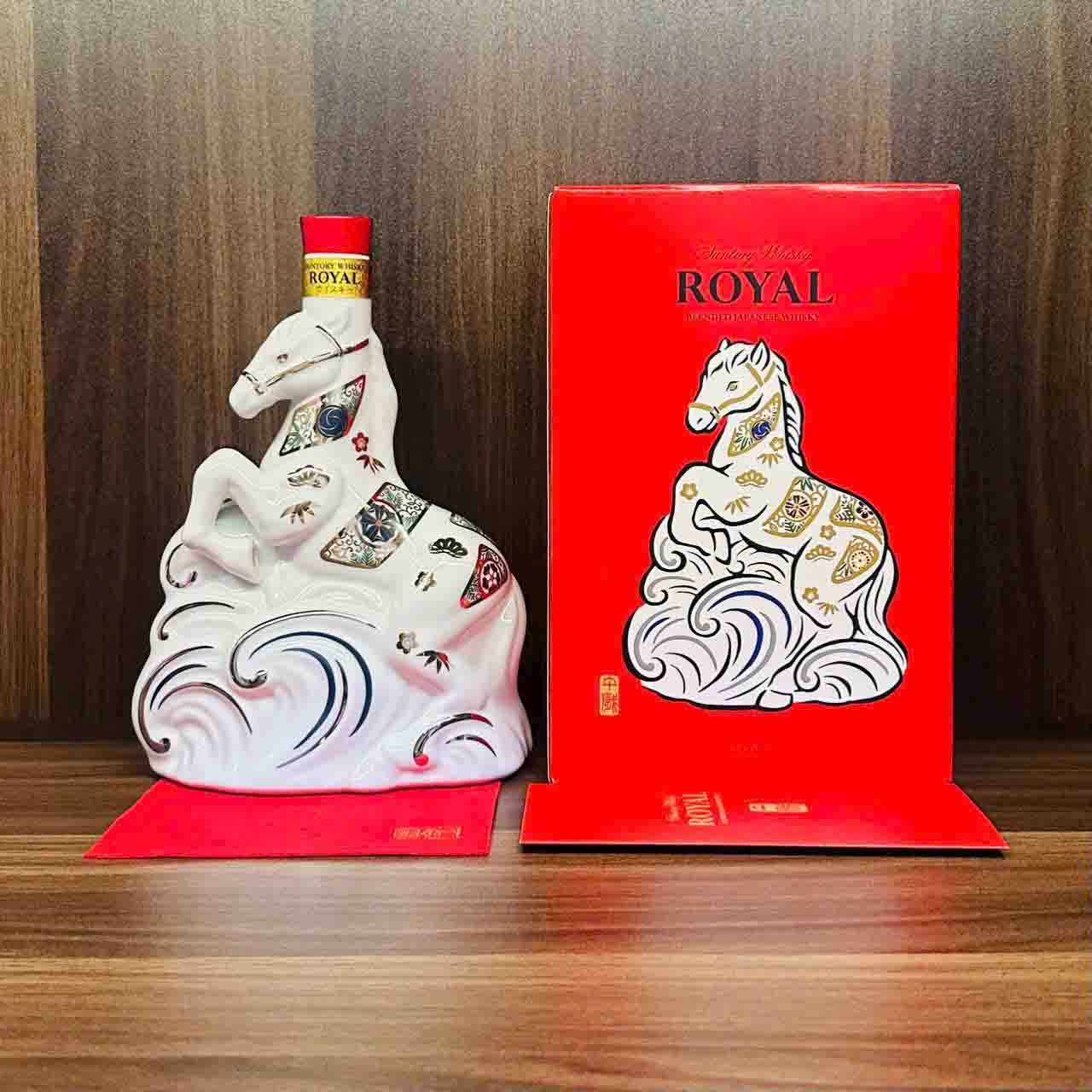 rượu con ngựa Suntory Whisky Royal 2026