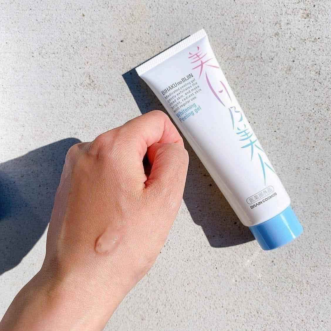 Tẩy tế bào chết Bihaku No Bijin Whitening Peeling Gel 120g