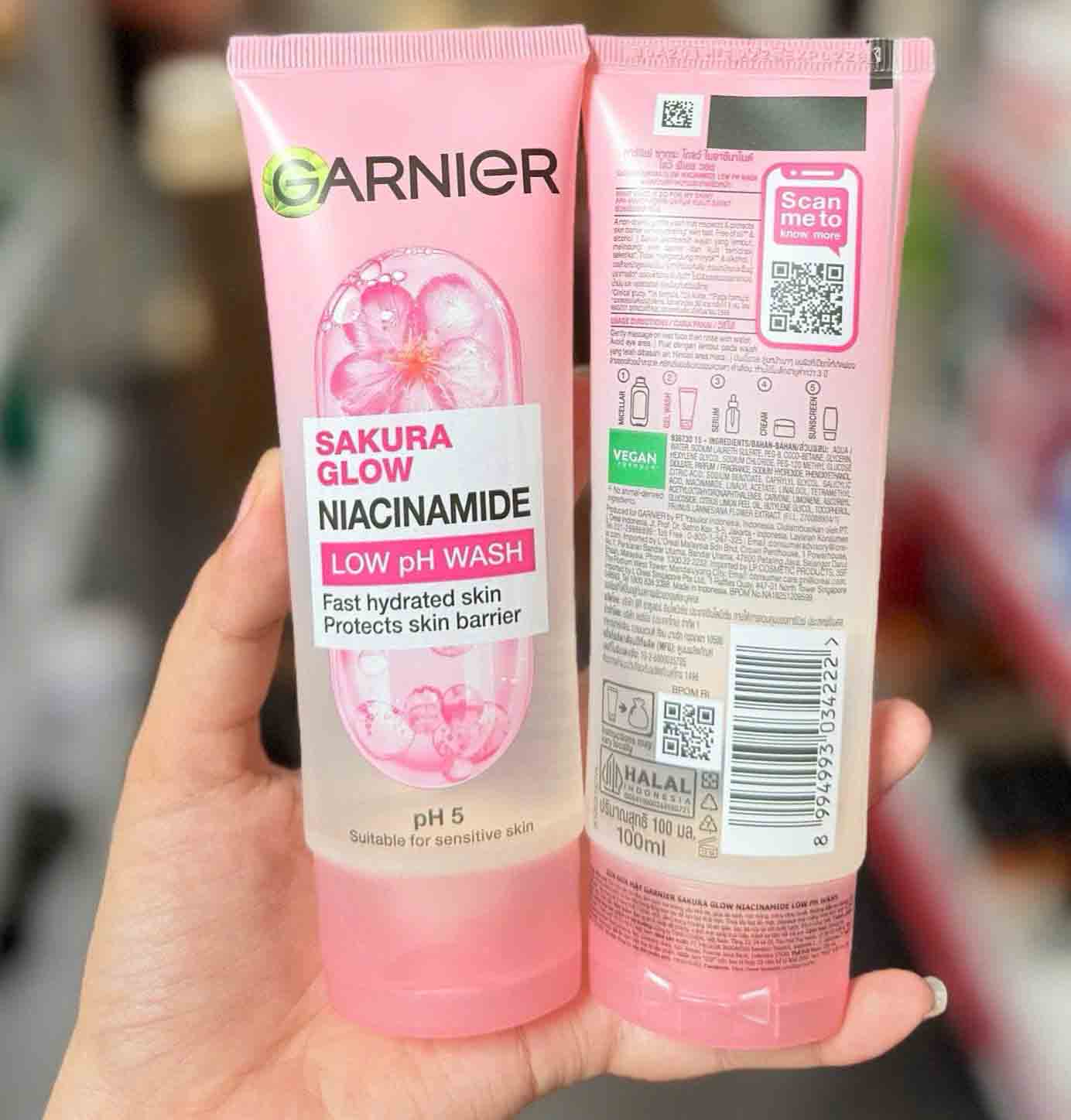 Sữa rửa mặt Garnier Niacinamide màu hồng