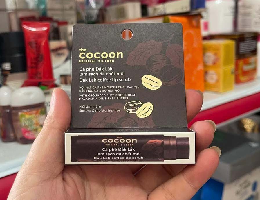 cocoon tẩy tế bào chết môi