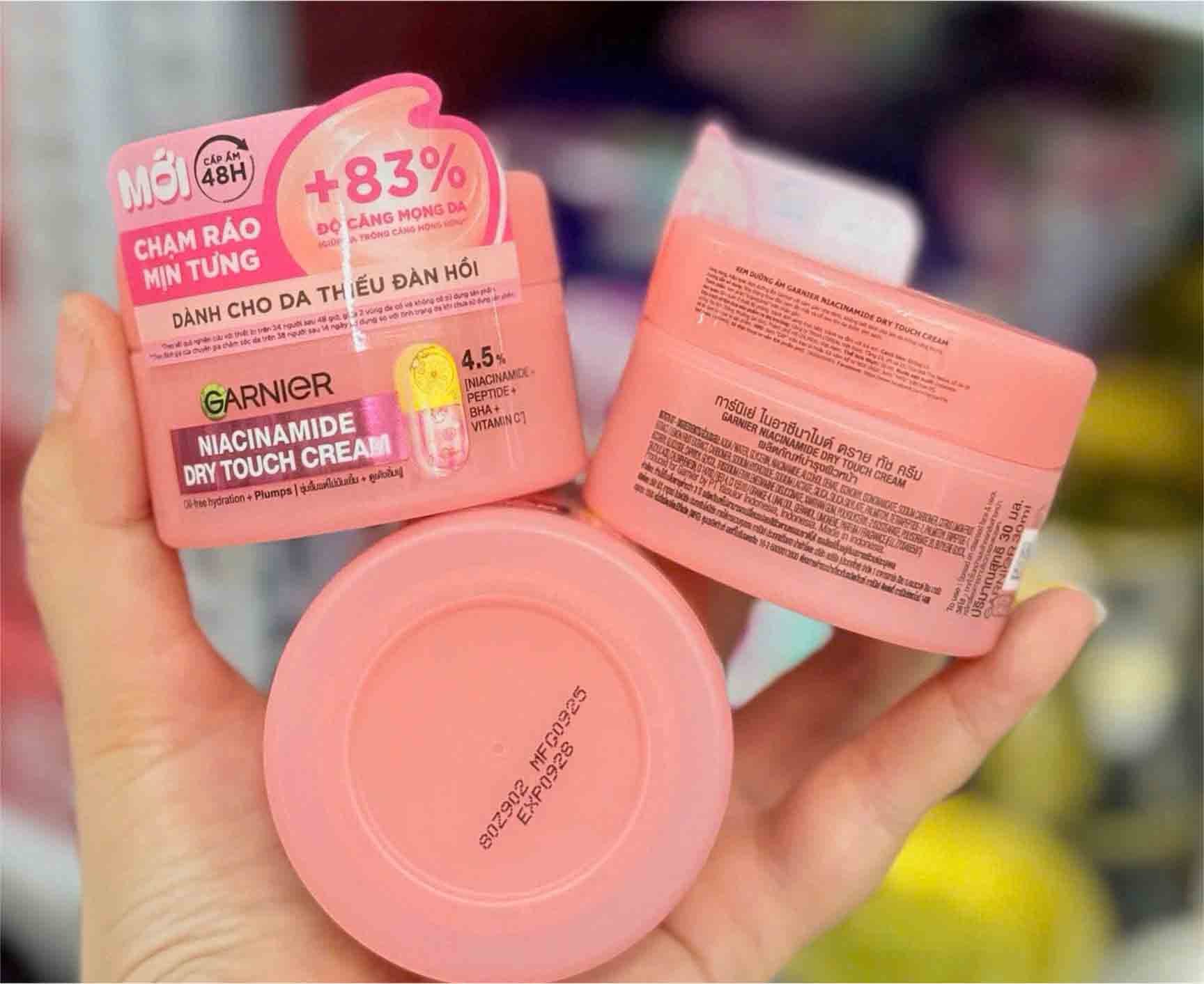 kem dưỡng ẩm garnier màu hồng