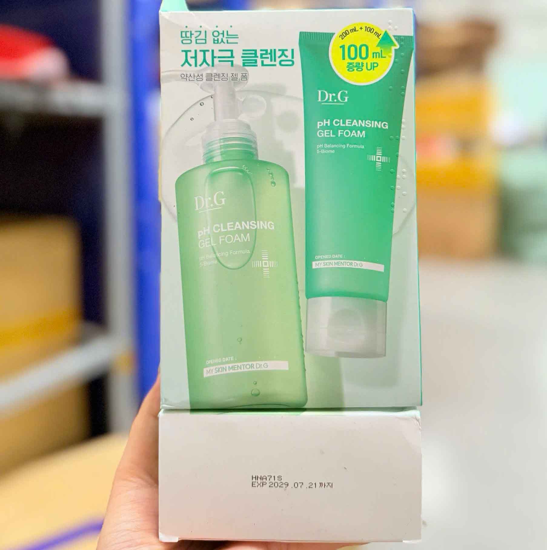 Sữa rửa mặt Dr G pH Cleansing Gel Foam